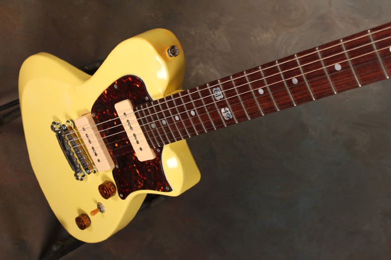 Guitar Blog Bluesouth Clarksdale guitar in TV yellow the sound of the